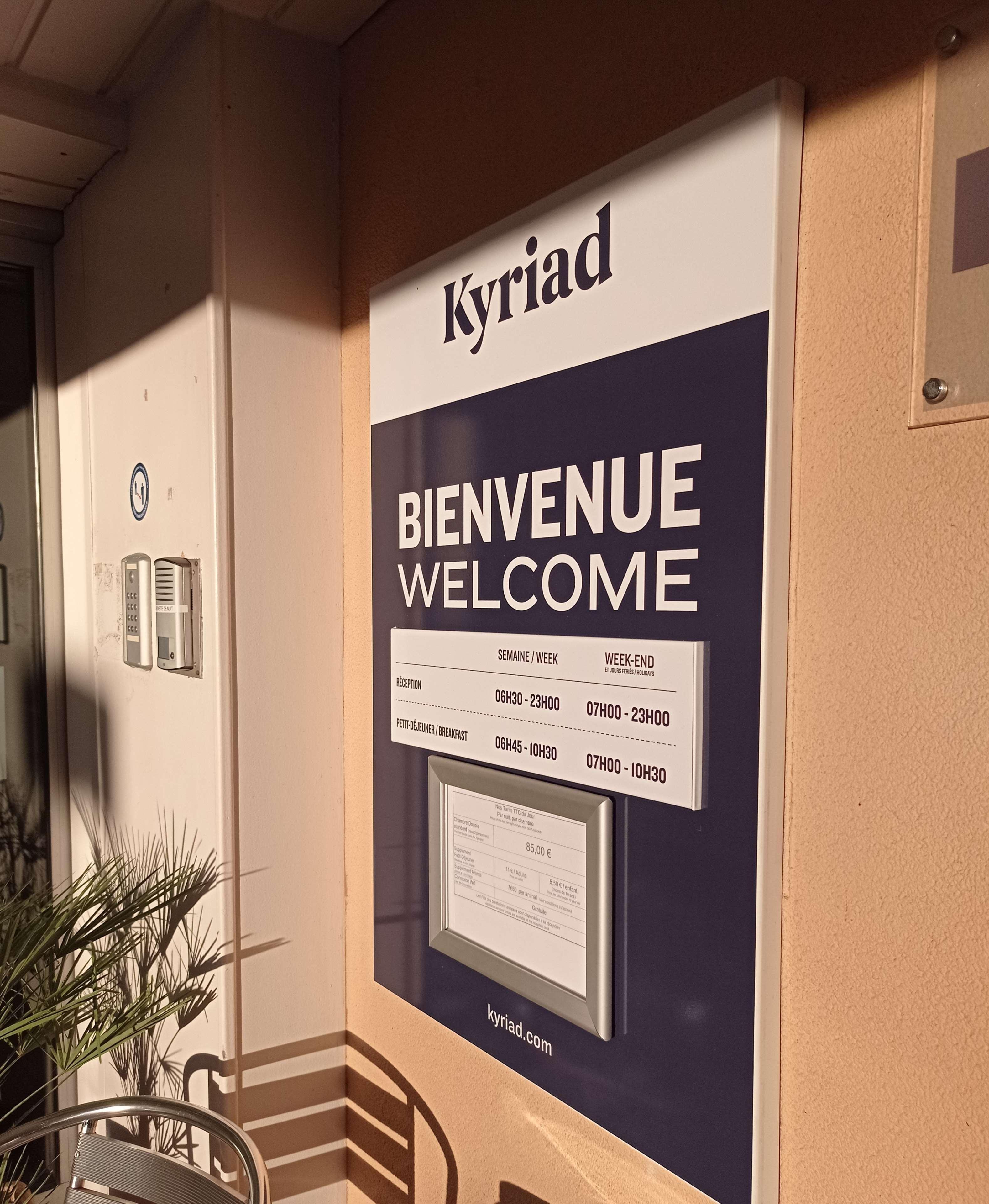 Kyriad Villefranche Sur Saone Exteriör bild