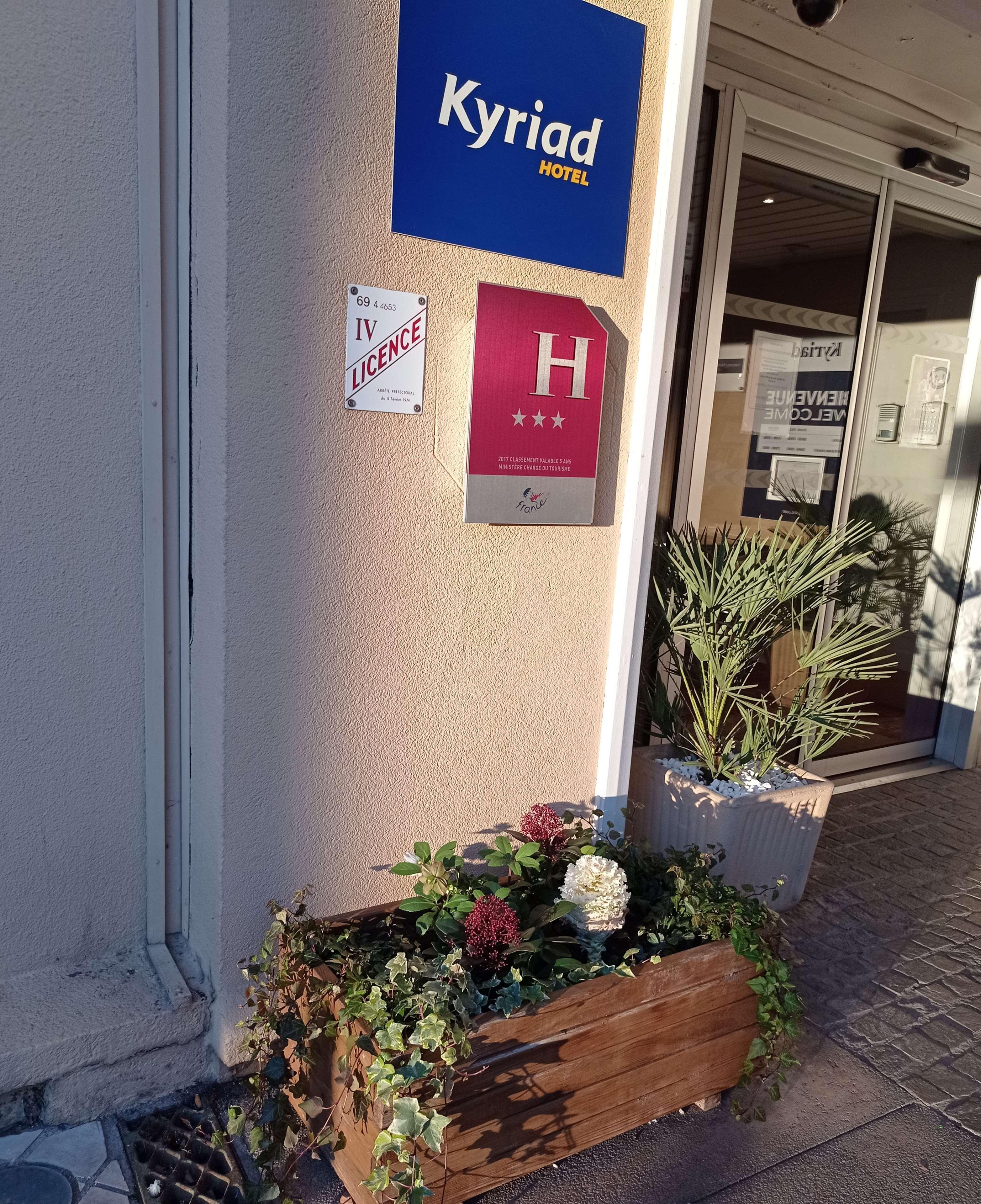 Kyriad Villefranche Sur Saone Exteriör bild